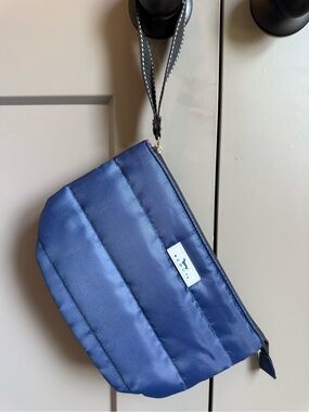 SCOUT Quilted Navy Blue Zippered Wristlet Pouch Organizer